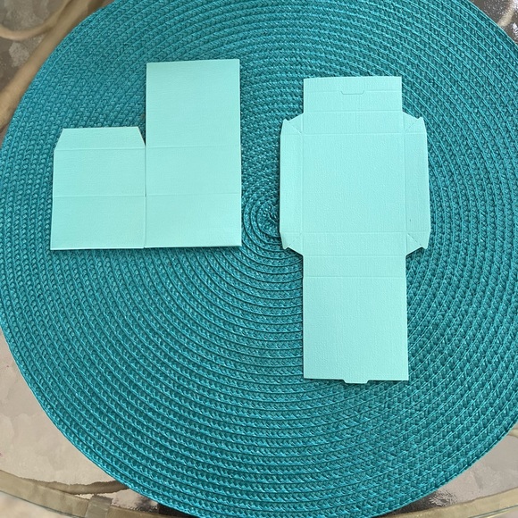 60Tiffany style favor boxes 2 1/2 in x 1 1/2 in  20 pre made 40 to put together! - Picture 3 of 3